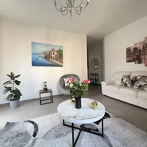 https://close-to-the-como-lake-cernobbio-terrace.it-lombardy.com